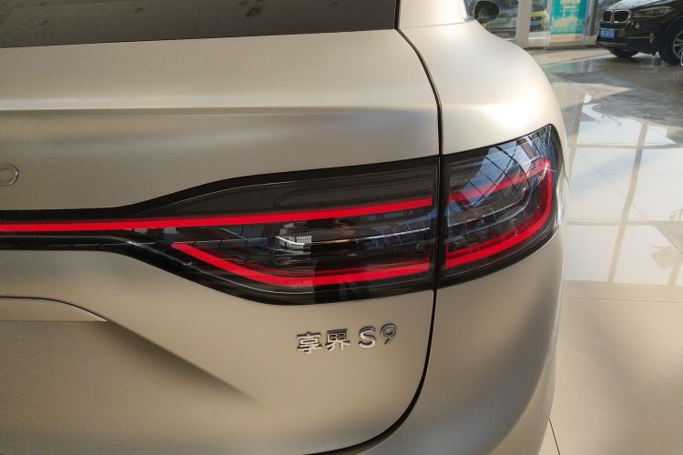鸿蒙智行 享界S9 2024款 纯电 Ultra 四驱旗舰版车身外观9