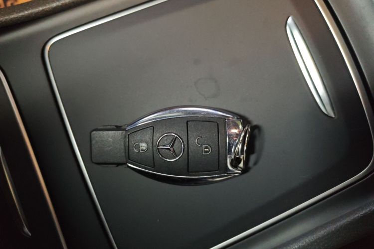 奔驰GLA 2018款 GLA 200 时尚型中控内饰11