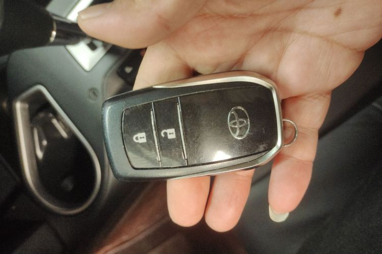 丰田 RAV4荣放 2016款 2.5L 自动四驱精英版中控内饰11