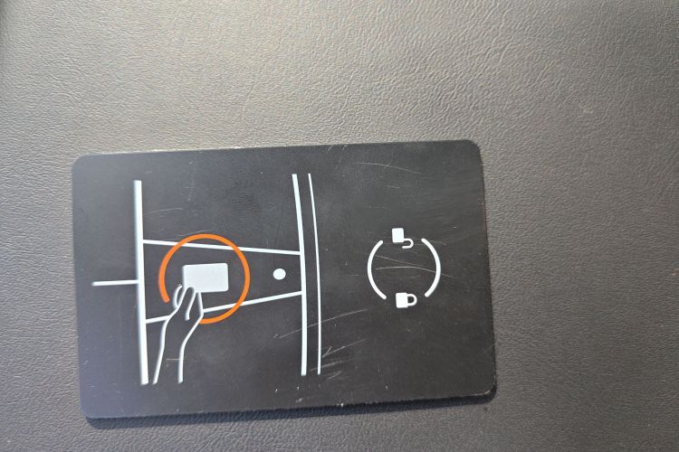 特斯拉 Model Y 2024款 后轮驱动版中控内饰11