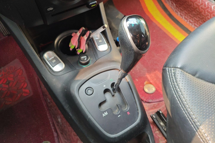 比亚迪F0 2015款 1.0L AMT 铉酷型中控内饰18