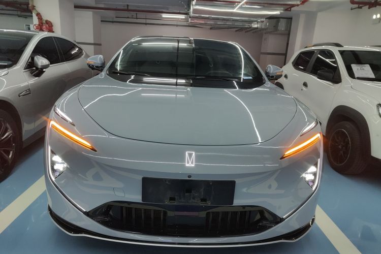 阿维塔12 2023款 650 三激光四驱性能版车身外观2