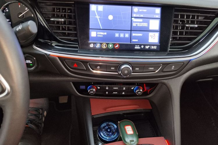 别克 君威 2024款 28T 纵享版中控内饰16