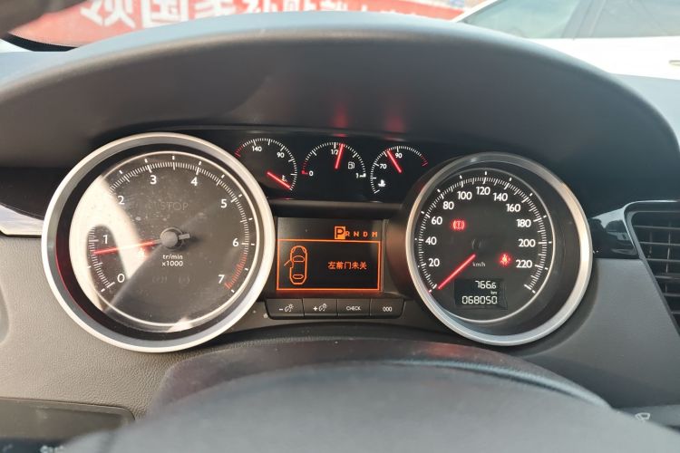 标致508 2013款 2.0L 两周年纪念 自动天窗经典版中控内饰14