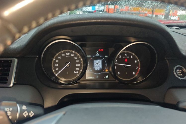 路虎 发现神行 2018款 240PS SE版中控内饰14