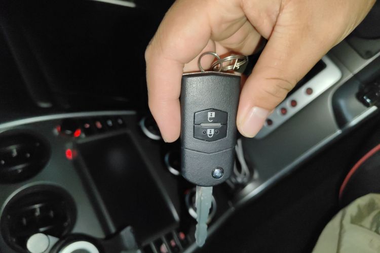 马自达6 2013款 2.0L 自动时尚型中控内饰7001