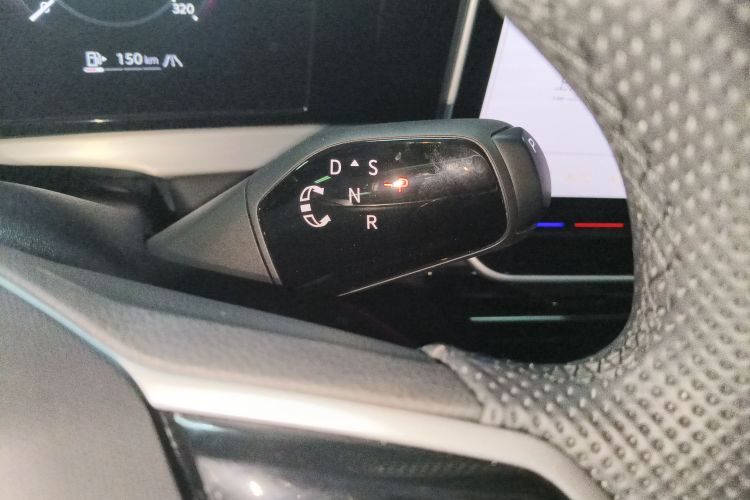 大众 帕萨特 2025款 Pro 380TSI 星空龙尊版中控内饰18