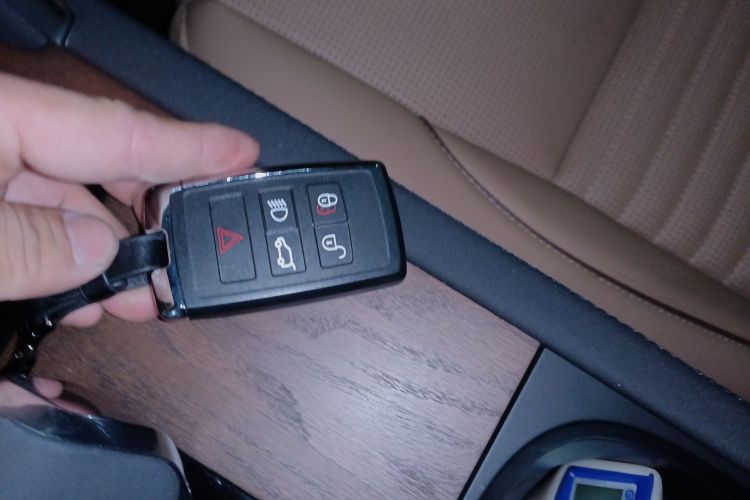 路虎 发现运动版 2024款 性能科技版中控内饰11