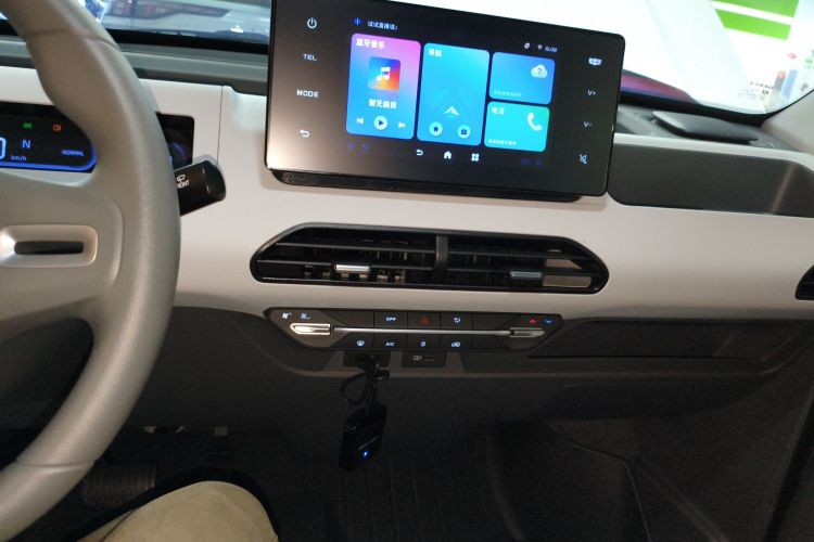 吉利银河 2024款 熊猫mini 200km 耐力熊中控内饰16