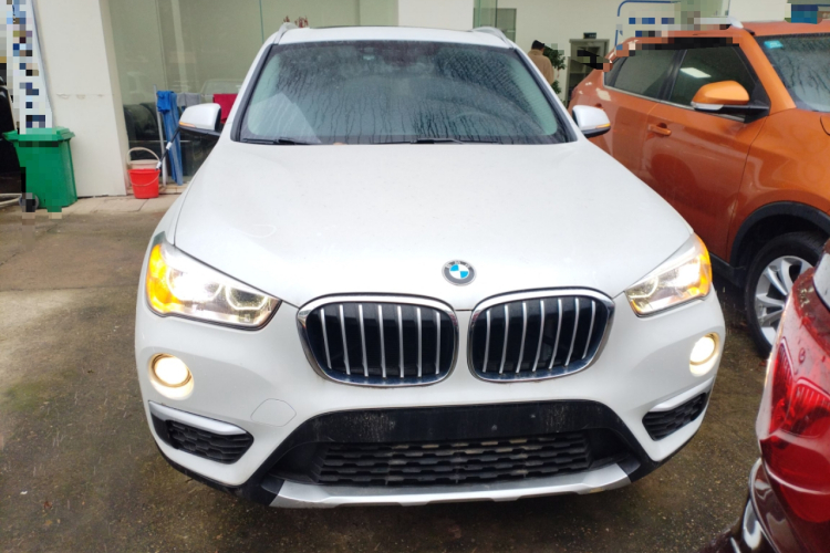 宝马X1 2019款 sDrive18Li 尊享型车身外观2