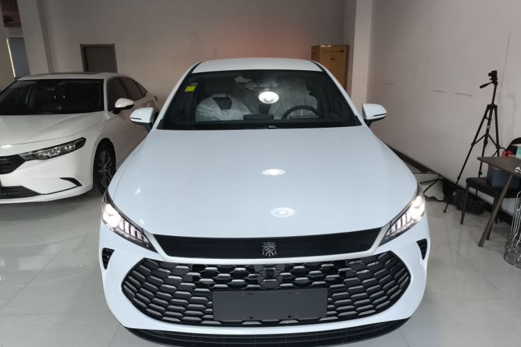 比亚迪 秦PLUS 2025款 DM-i 智驾版 55KM领先型车身外观2