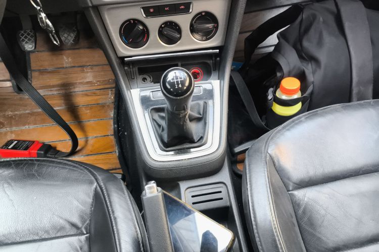 大众 朗逸 2013款 改款经典 1.6L 手动舒适版中控内饰18