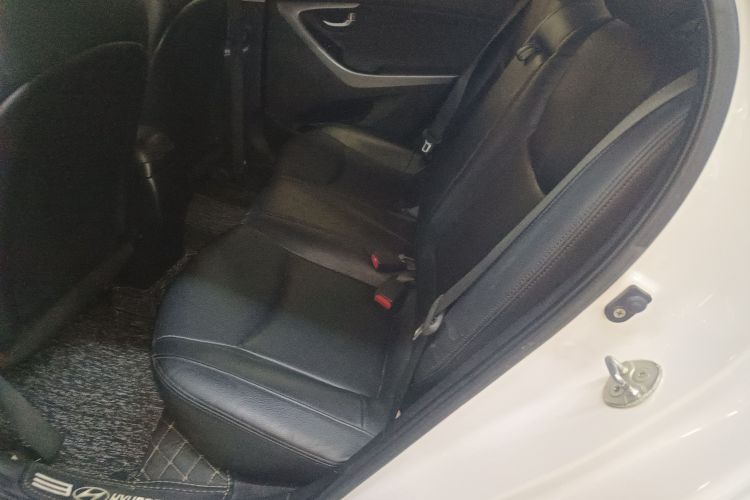 现代 朗动 2016款 1.6L 自动尊贵型中控内饰21