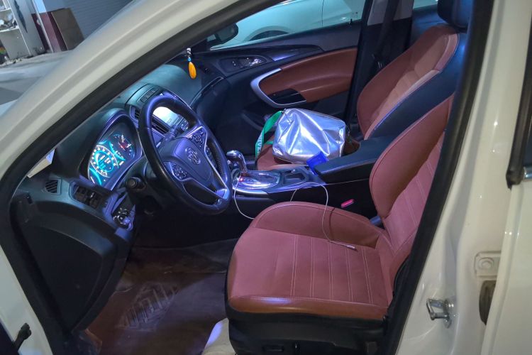 别克 君威 2015款 1.6T 精英技术型中控内饰19