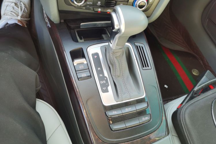 奥迪A4L 2015款 35 TFSI 自动舒适型局部细节18