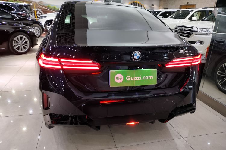 宝马5系 2025款 530Li 领先型 M运动套装车身外观6