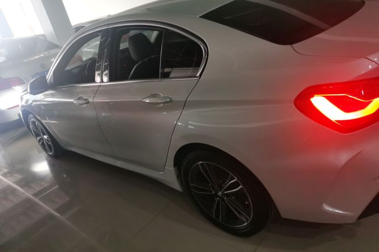 宝马1系 2021款 改款 120i M运动版车身外观4