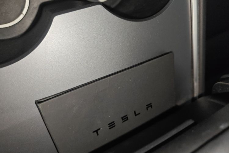 特斯拉 Model Y 2021款 标准续航后驱版中控内饰11