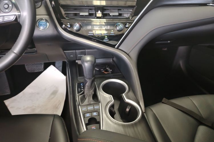 丰田 凯美瑞 2023款 双擎 2.5HG 豪华版中控内饰18