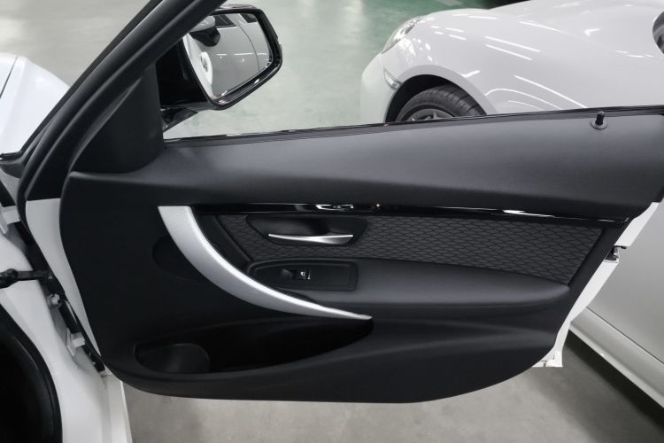 宝马3系 2017款 320i M运动型中控内饰7005