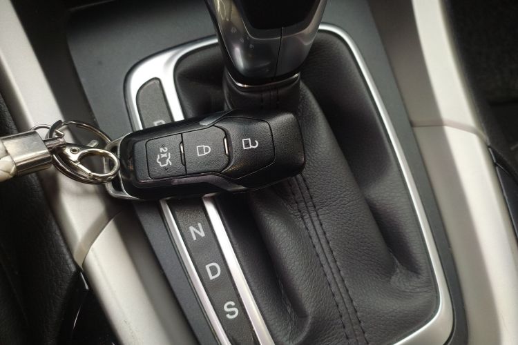 福特 蒙迪欧 2013款 2.0L GTDi200时尚型中控内饰11