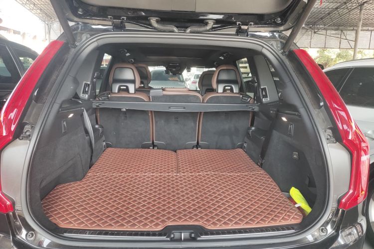 沃尔沃XC90 2021款 B6 智逸豪华版 7座机舱底盘23