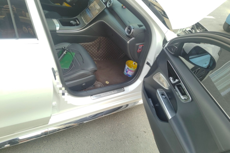 奔驰C级 2023款 C 260 L 运动版局部细节9005