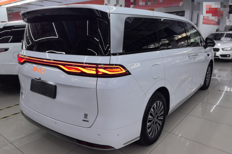 比亚迪 夏 2025款 DM-i 1.5T 180km 超越型车身外观7