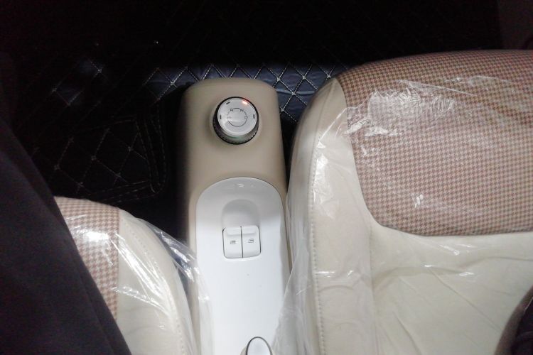 五菱汽车 宏光MINIEV 2024款 第三代 215km 青春版中控内饰18