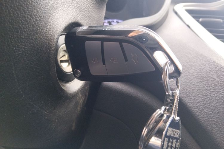 现代 悦纳 2016款 1.4L 自动炫酷版GLS中控内饰11