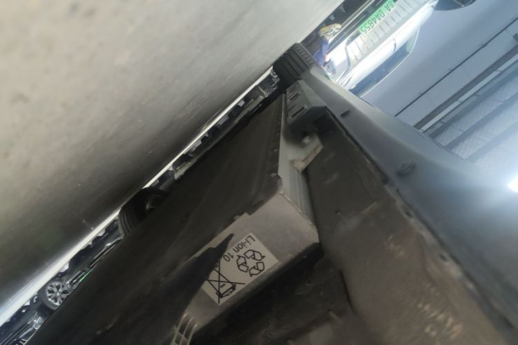 红旗E-QM5 2022款 431km 充电乐享版局部细节9002