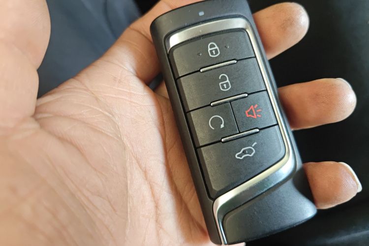 广汽传祺 传祺M6 2021款 270T DCT尊荣版（七座）中控内饰7001