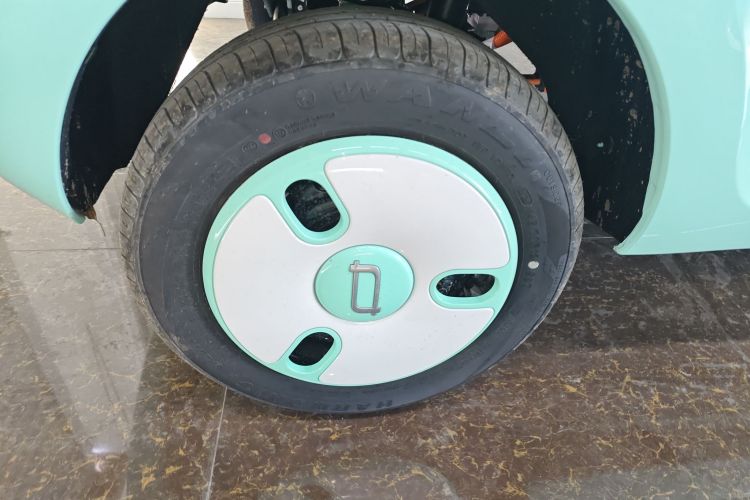 奔腾小马 2026款 222km 炫彩马车身外观6008