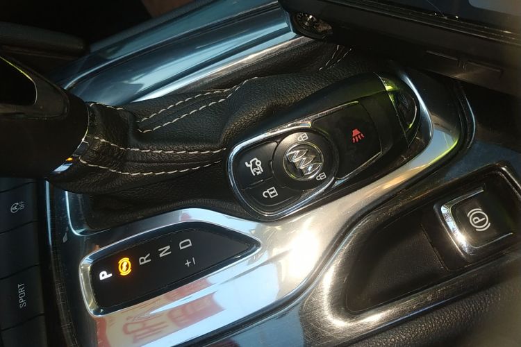 别克 君威 2019款 20T 精英型 国VI中控内饰11