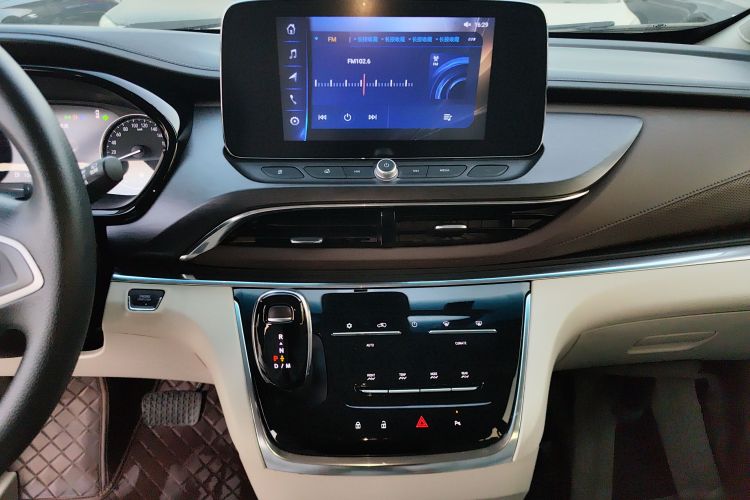 别克GL8 2023款 陆上公务舱 舒适型中控内饰16