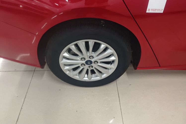 福特 福克斯 2020款 三厢 1.5L 自动锋跃型车身外观56