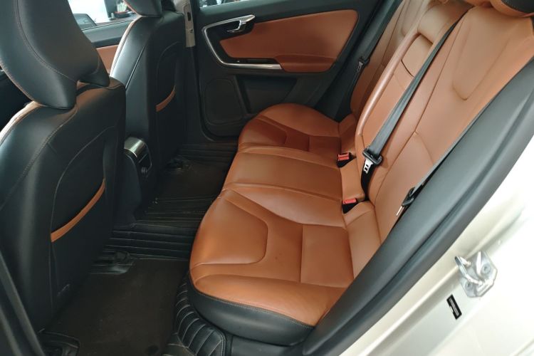 沃尔沃S60 2019款 S60L 改款 T5 智进进阶版中控内饰7004