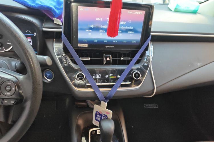 丰田 卡罗拉 2019款 双擎 1.8L E-CVT GL-i精英版中控内饰16