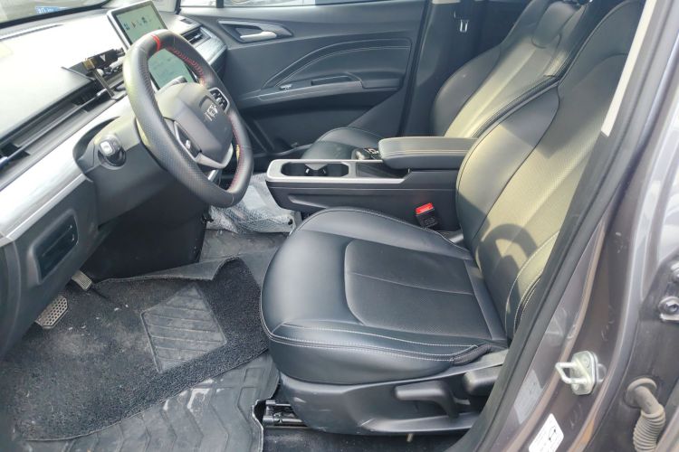 哪吒汽车 哪吒V 2022款 潮 400 Lite局部细节19