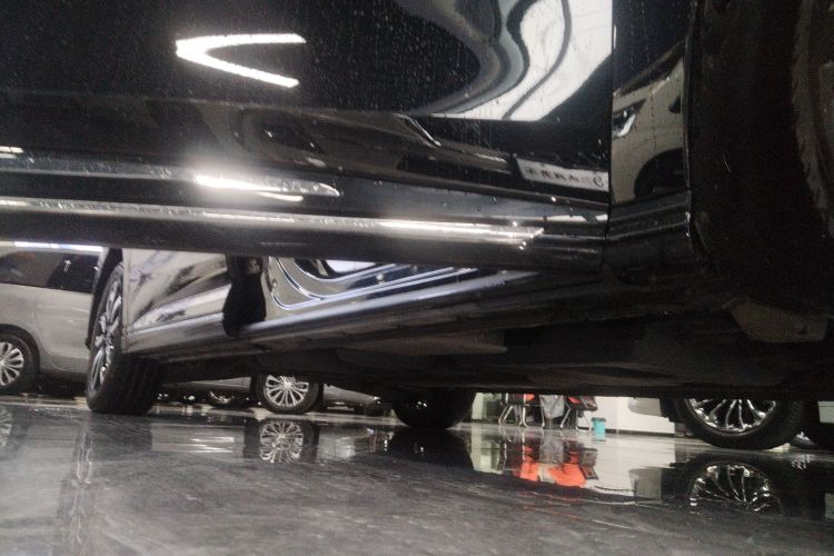 红旗HQ9 2024款 2.0T 商务版局部细节9001