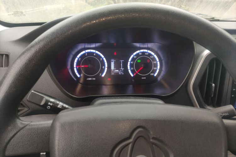 长安凯程 长安睿行M60 2023款 1.6L CNG舒适型客车6座中控内饰14