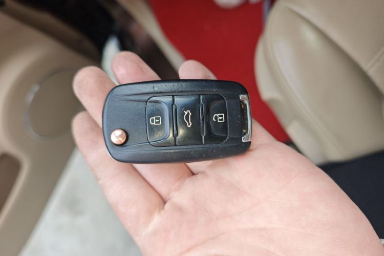 五菱汽车 五菱宏光 2013款 1.2L S舒适型国IV中控内饰11