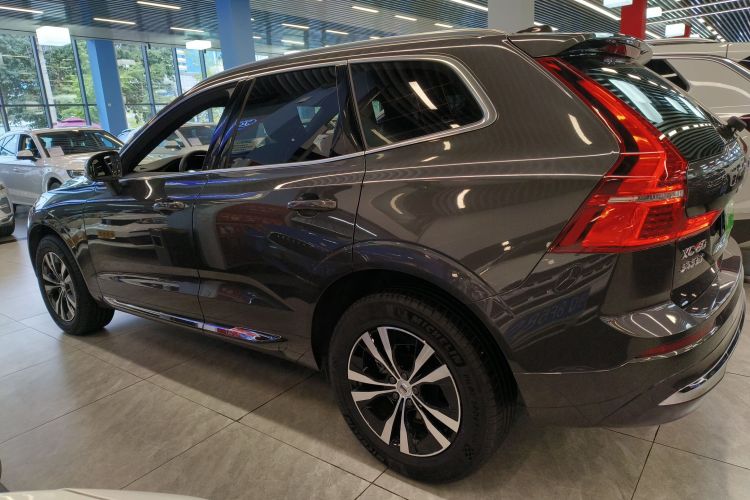 沃尔沃XC60 2025款 B5 四驱智逸豪华版车身外观4