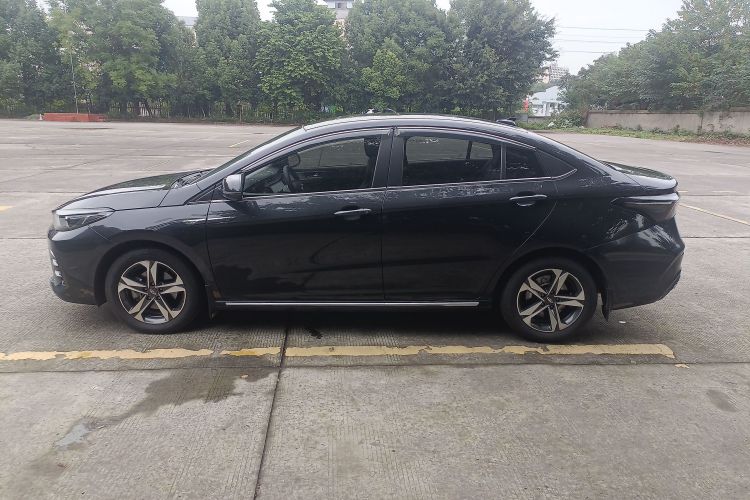 奇瑞 艾瑞泽5 PLUS 2021款 小AI 1.5T CVT享PLUS车身外观4