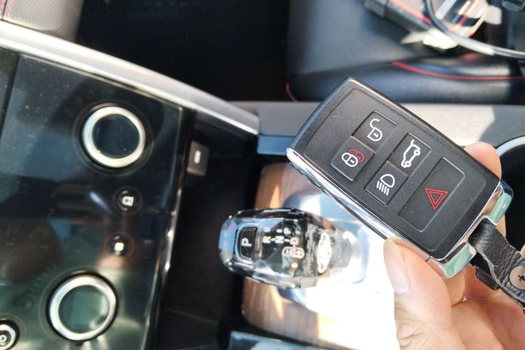 路虎 发现运动版 2022款 改款 249PS R-Dynamic S 性能版 5座中控内饰11