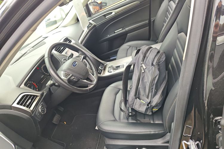 福特 蒙迪欧 2020款 EcoBoost 180 时尚型中控内饰19