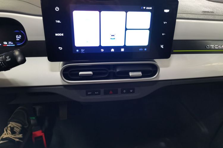 吉利银河 2025款 210km 熊猫卡丁中控内饰16