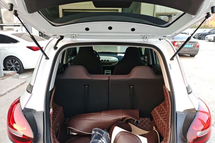 五菱汽车 五菱缤果 2024款 203km 轻享款机舱底盘23