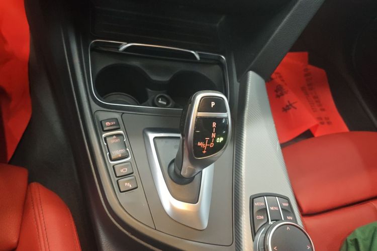 宝马3系 2019款 320i M运动曜夜版中控内饰18