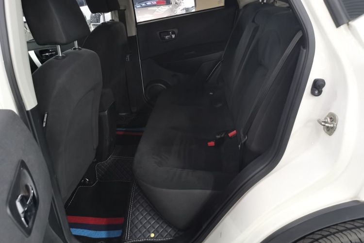 日产 逍客 2015款 2.0XL 酷火 CVT 2WD中控内饰21